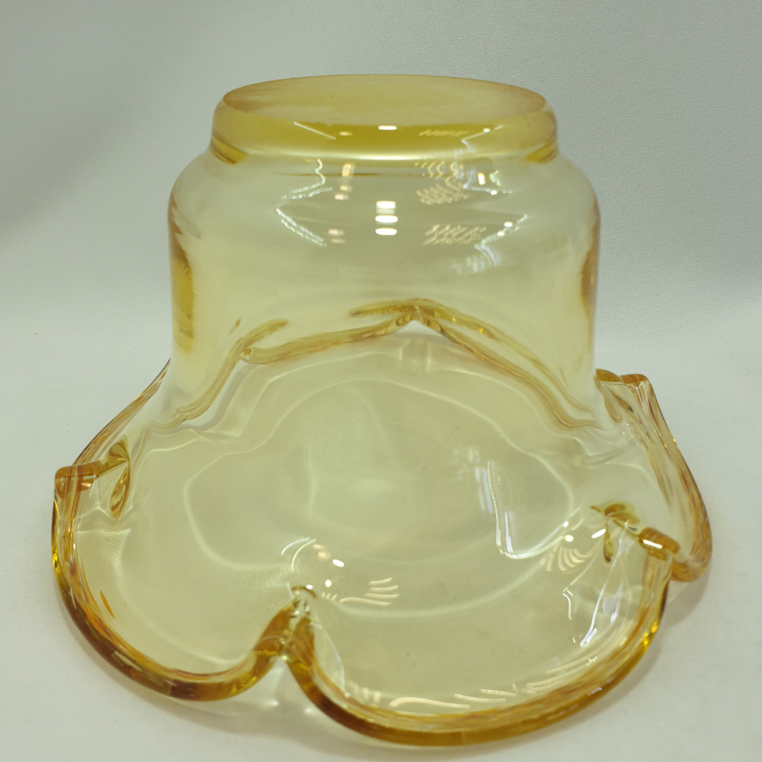 Ваза-конфетница, гутное стекло, Богемия периода СССР. Картинка 4
